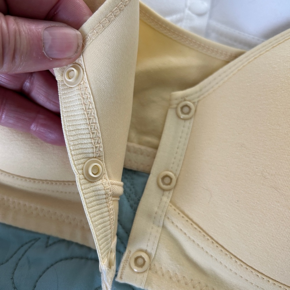 Bras - Picture 4 of 5